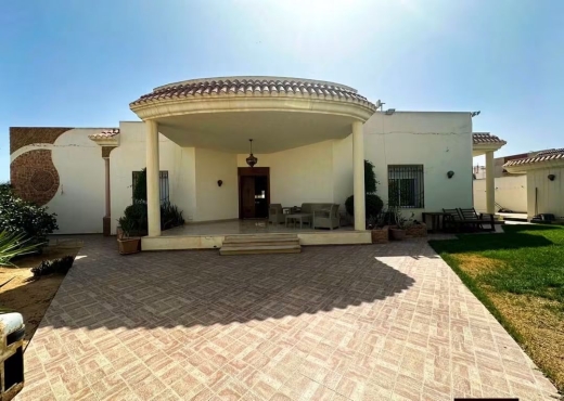 A vendre villa Route Bouzeyene Sfax